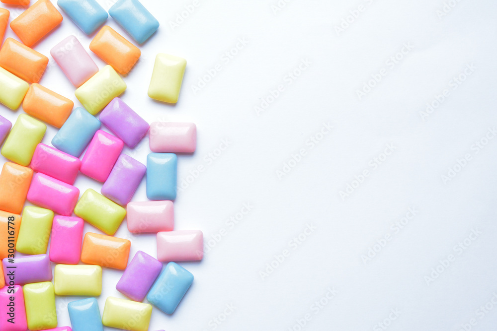 カラフルな粒ガム 白背景素材 Stock Photo Adobe Stock
