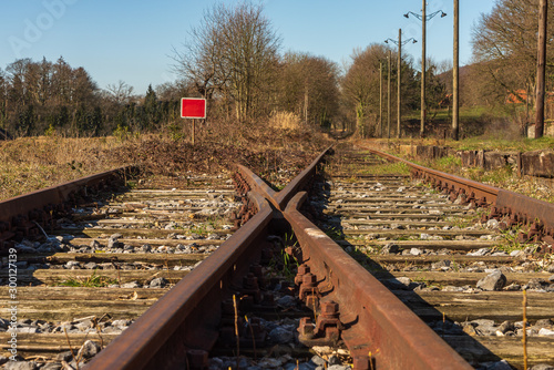 Schienenkreuzung die an einer Seite endet photo