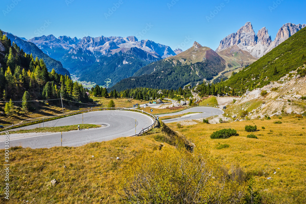  Sharp turn of the road on the Sella Pass