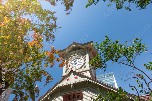 札幌時計台と爽やかな青空 / 北海道札幌市の観光イメージ photo