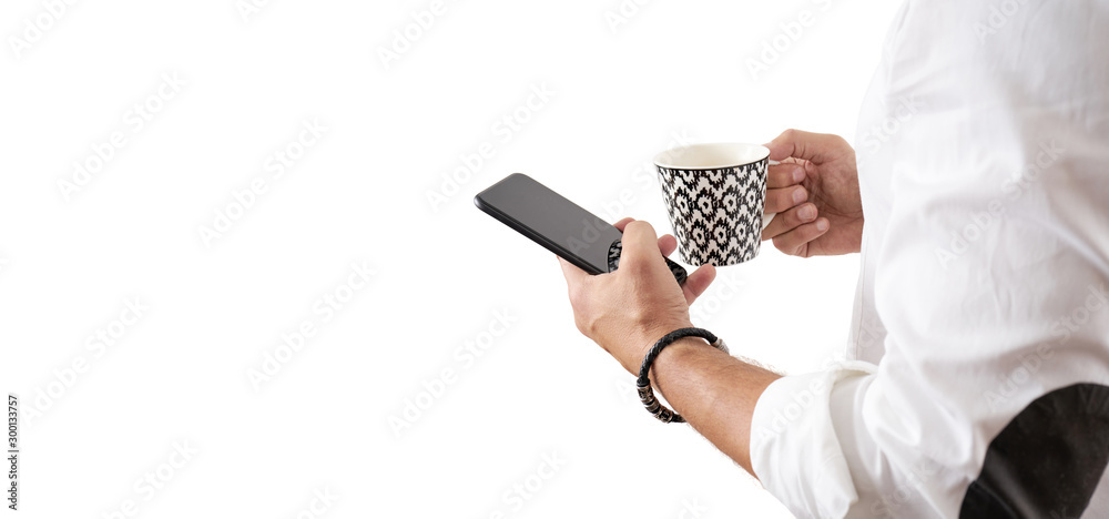 Męskie dłonie trzymają smartfon, telefon na białym tle - obrazy, fototapety, plakaty 