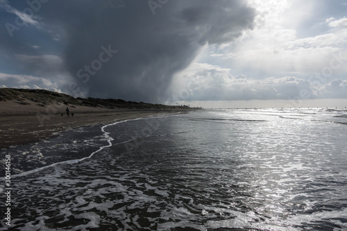 Running for the storm © Marc Verdiesen