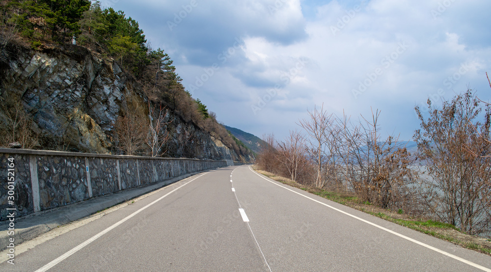 Obraz premium Empty road in the Iron Gates