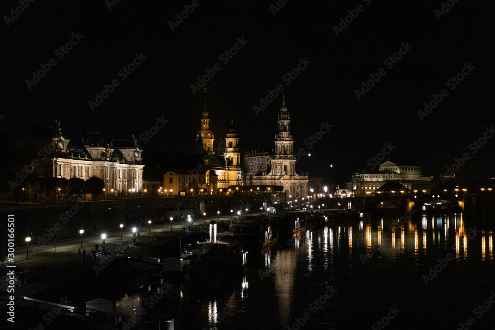 Brühlsche Terasse in Dresden bei Nacht