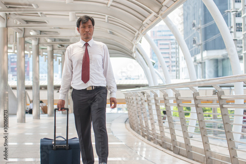 Wallpaper Mural Businessman Traveler Journey Business Travel Torontodigital.ca