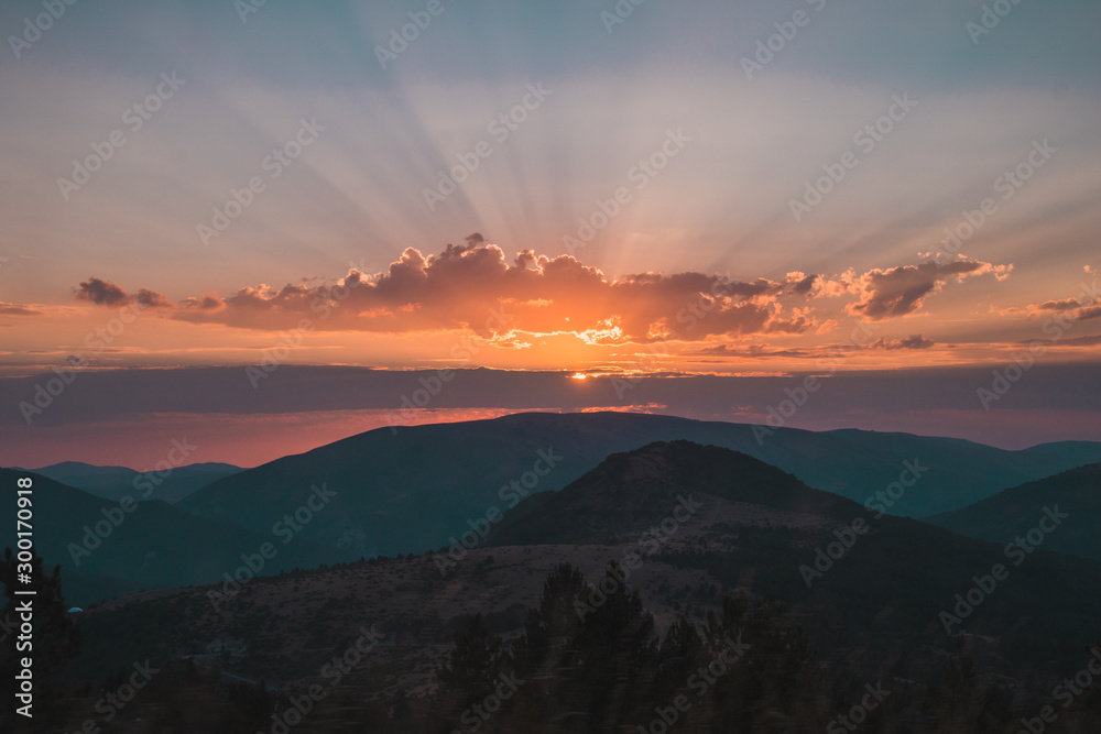 Fototapeta premium Ein majestätischer Sonnenuntergang