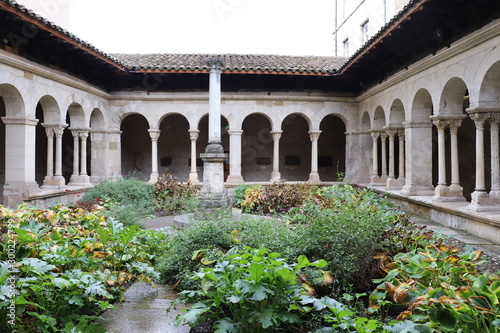 Cloître Saint André le Bas construit au 12 ème siècle à côté de l'abbaye - Ville de Vienne - Département de l'isère - France photo