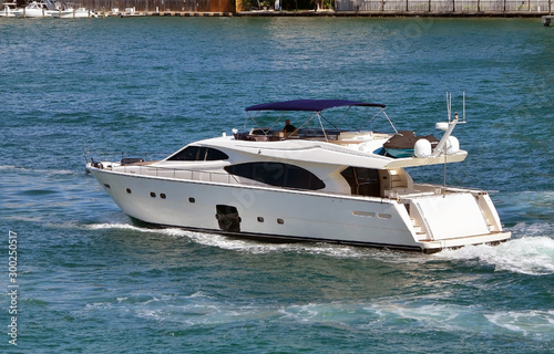 Luxury white motor yacht heading north on the Florida Intra-Coastal Waterway off Miami Beach © Wimbledon