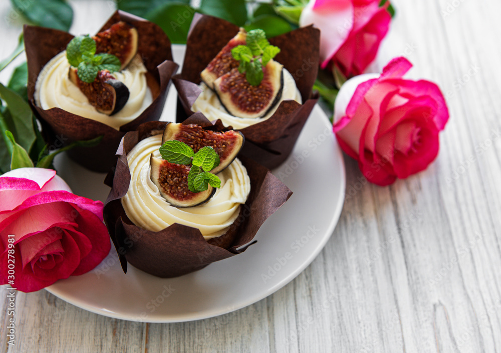 Cupcakes with figs