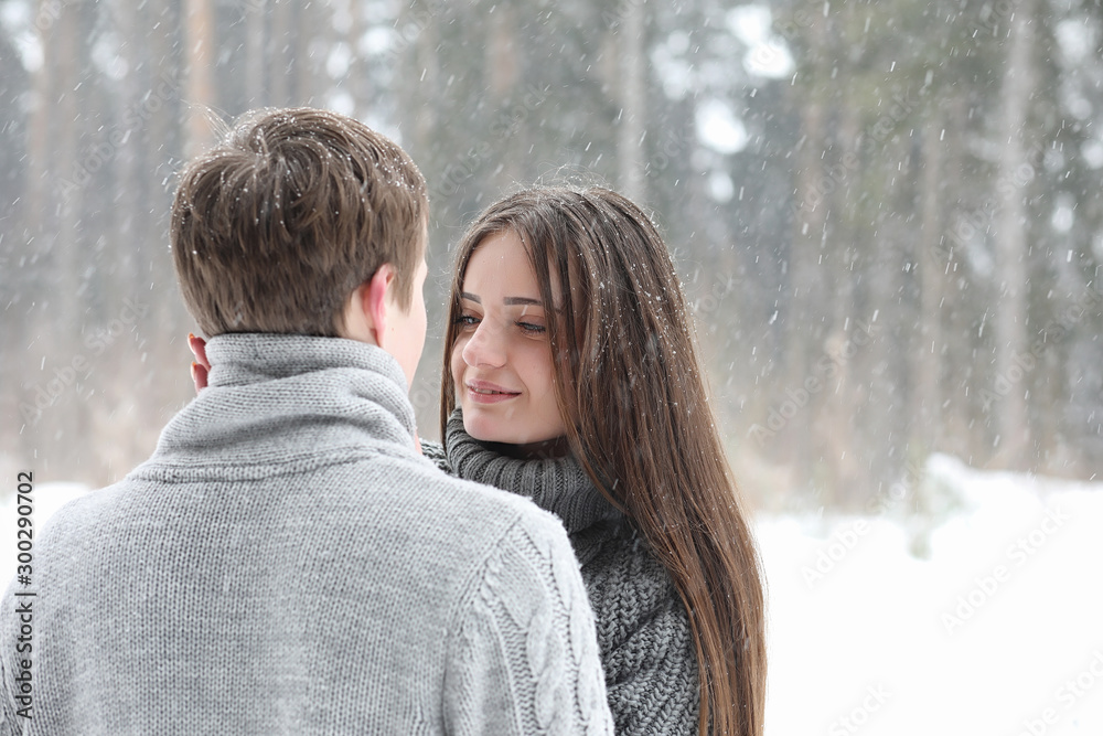 Fototapeta premium pair of lovers on a date winter afternoon in a snow blizzard