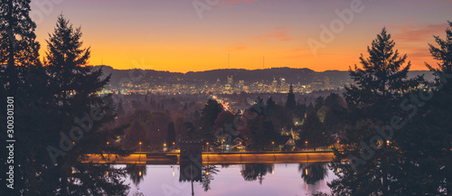 Canvastavla Scene of Mt. Tabor's water reservoirs park in Oregon state
