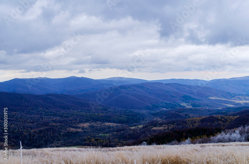 Fototapeta Naklejka Na Ścianę i Meble -  bieszczady zimową porą 