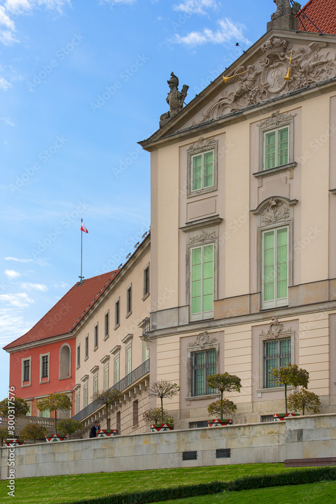 Fototapeta premium Royal Castle in Warsaw, built in the 16th century as a seat of official residence of the Polish monarchs. Saxon baroque facade, Warsaw, Poland