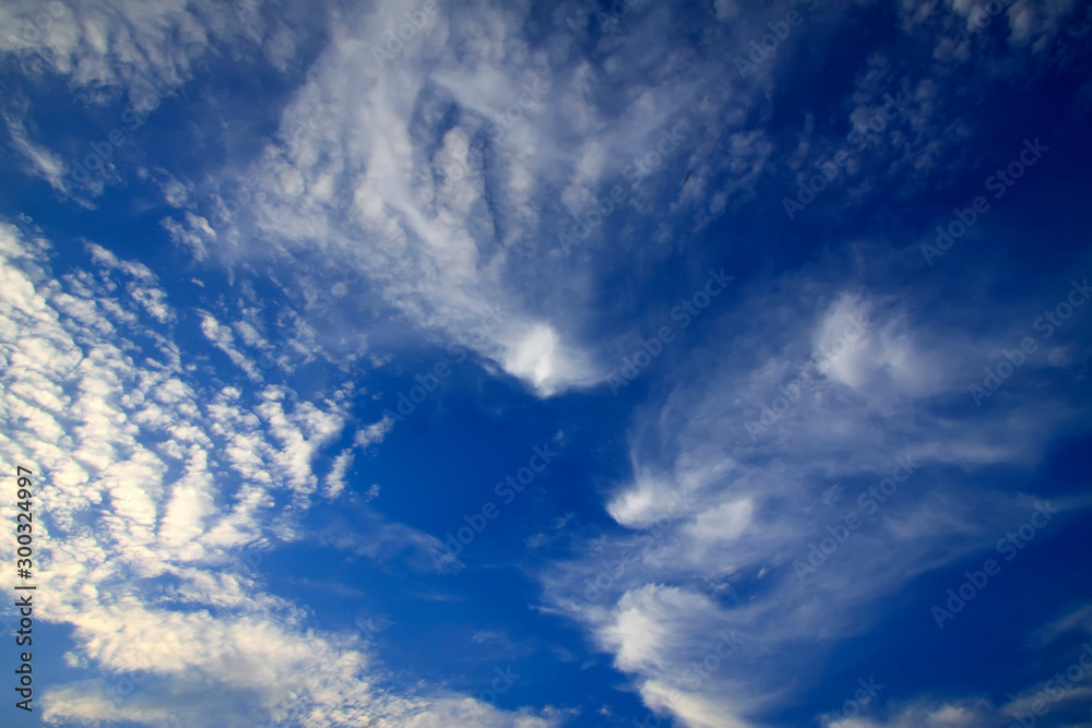 Obraz premium blue sky and white clouds