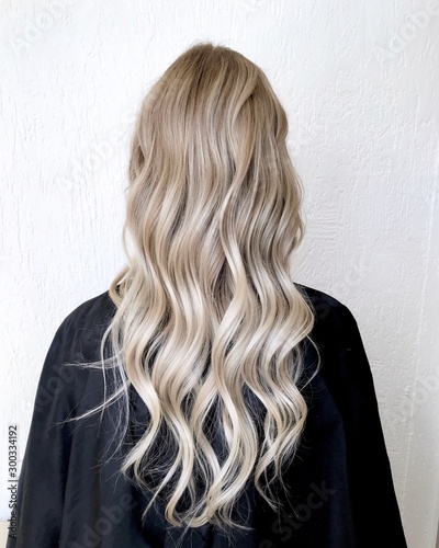 Fotografie Long blond hair with balayage