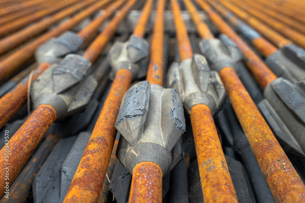 Operation Rusty Foto de Stack of rusty sucker rod which is use for Beam pump or Donkey ...