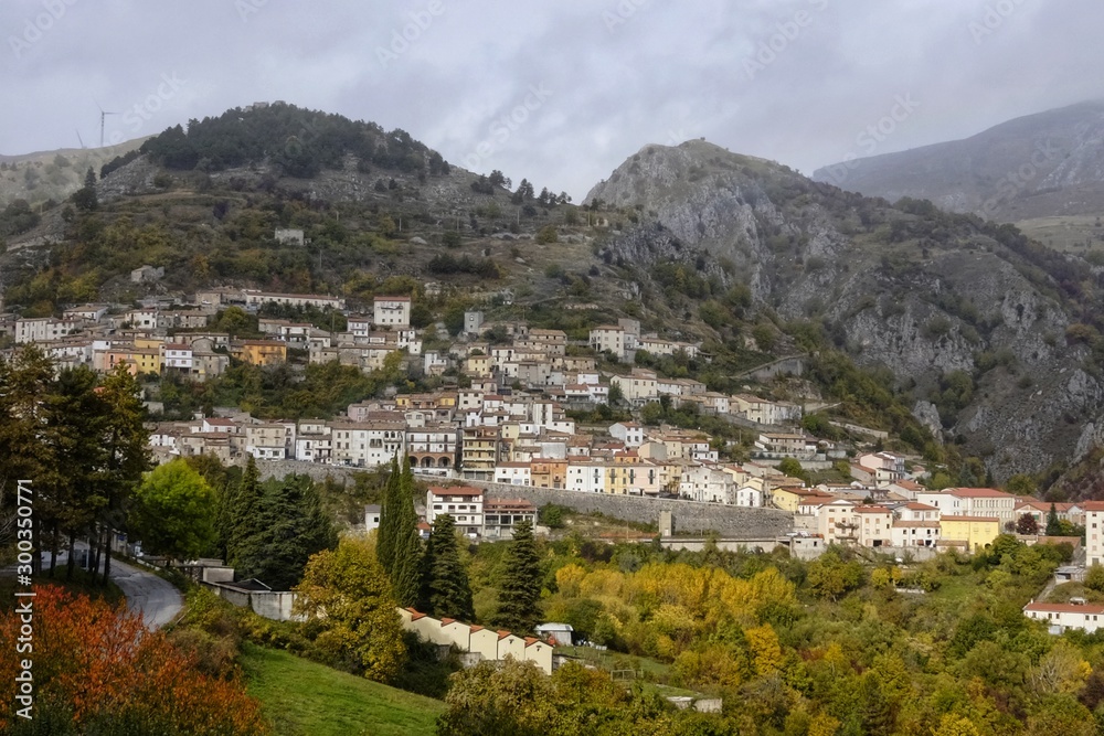 panorama of the town of Roccamandolfi