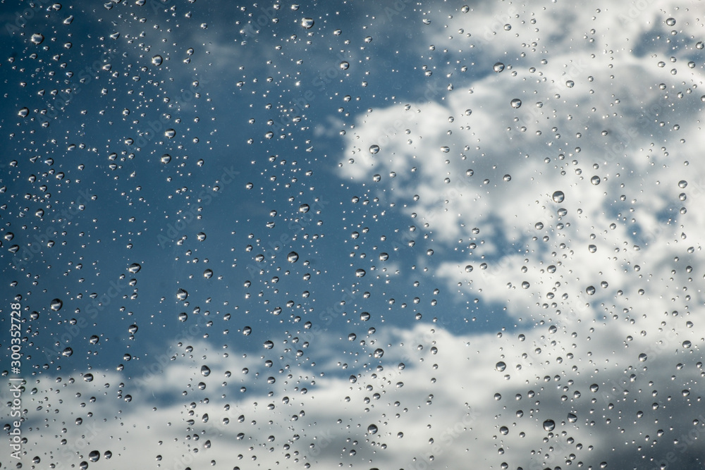 Gouttes d'eau sur une vitre Gouttes d'eau sur une vitre