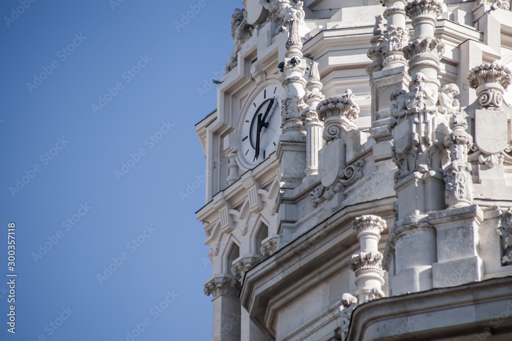 detalle del reloj del palacio de Cibeles, Madrid