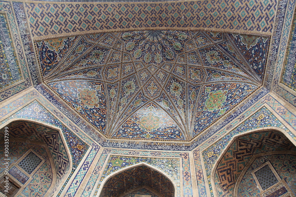 Uzbekistan. Samarkand. Tilla-Kari madrasa 