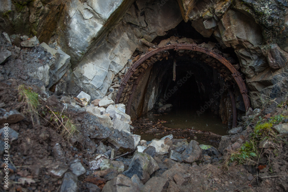 entrada a mina abandonada