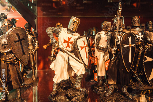 Fotografie Store with souvenir figurines of knights in armor with weapons, as a symbol of M