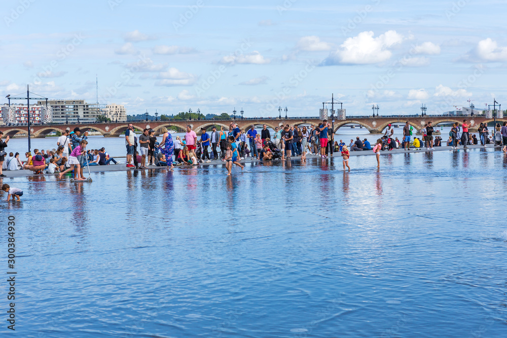 Famous Bordeaux water mirror full of people