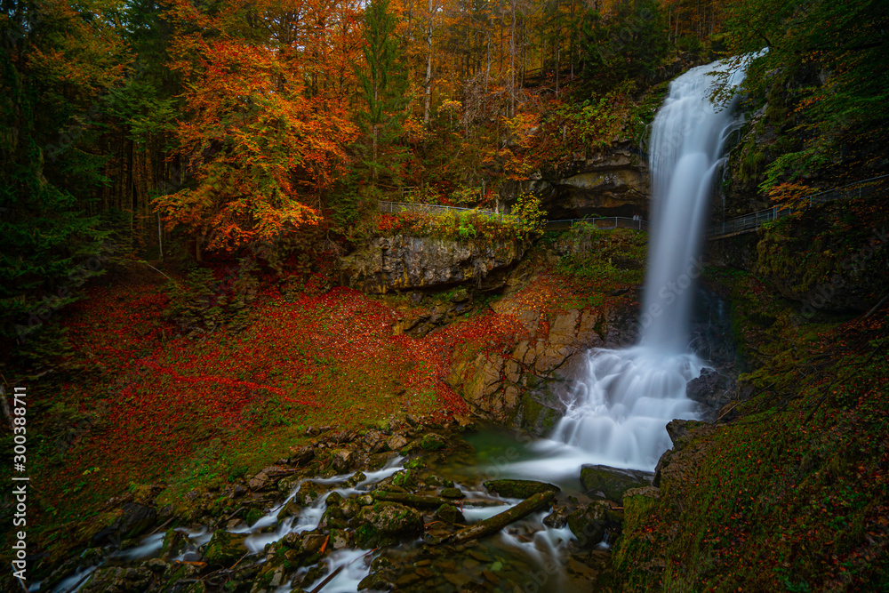 Giessbach Wasserfall Berner Oberland Herbst Herbststimmung bunte farbige Blätter 