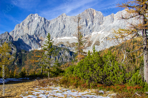 Der Dachstein im Herbstkleid photo