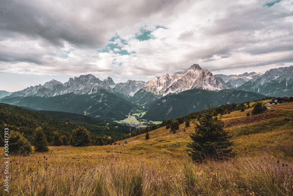 Fototapeta premium Autumn in the Dolomites, panoramic view