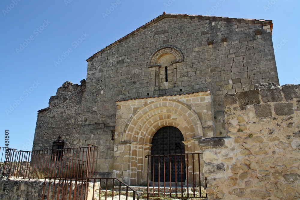 Ermita de San Frutos en el Parque Natural de las Hoces del río Duratón (Carrascal del Río, Segovia, España). Ermita de San Frutos en el Parque Natural de las Hoces del río Duratón (Carrascal del Río, Segovia, España).