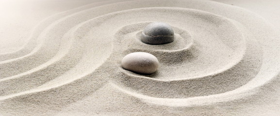 Keuken achterwand Stenen in het zand Meditatie zandpatroon met zen stenen  © Belight