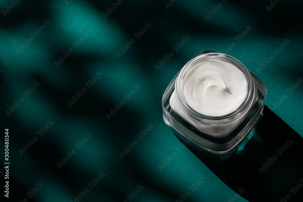 Beauty face cream for sensitive skin, moisturizing luxury spa cosmetic and natural complexion skincare product on emerald background - obrazy, fototapety, plakaty 