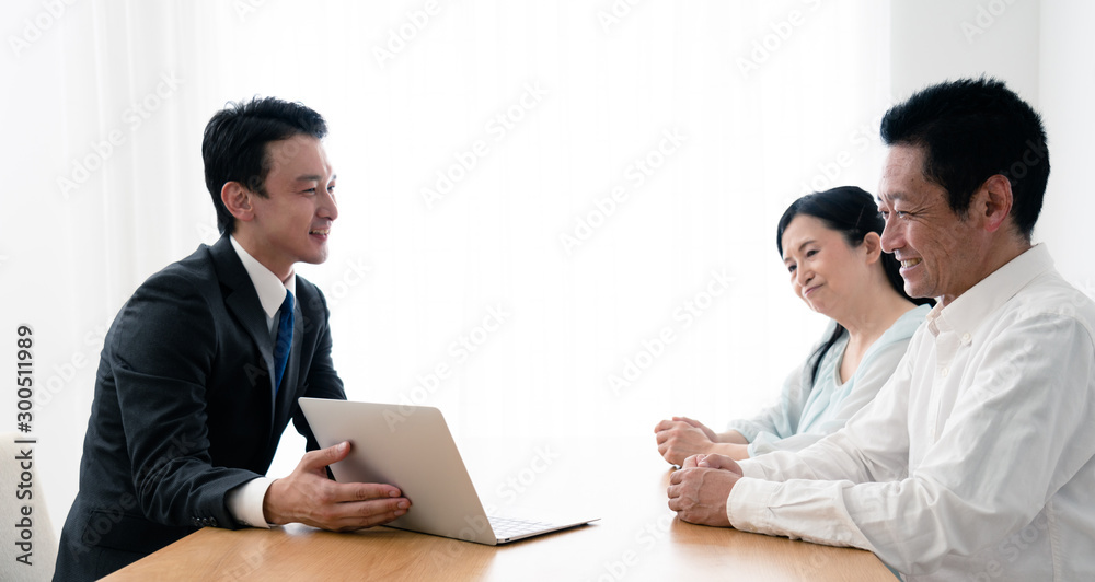 営業マンとシニア夫婦 営業マンとシニア夫婦
