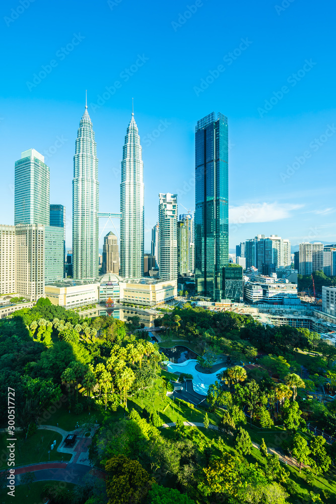 Fototapeta premium Piękna architektura budynku na zewnątrz miasta w panoramie kuala lumpur