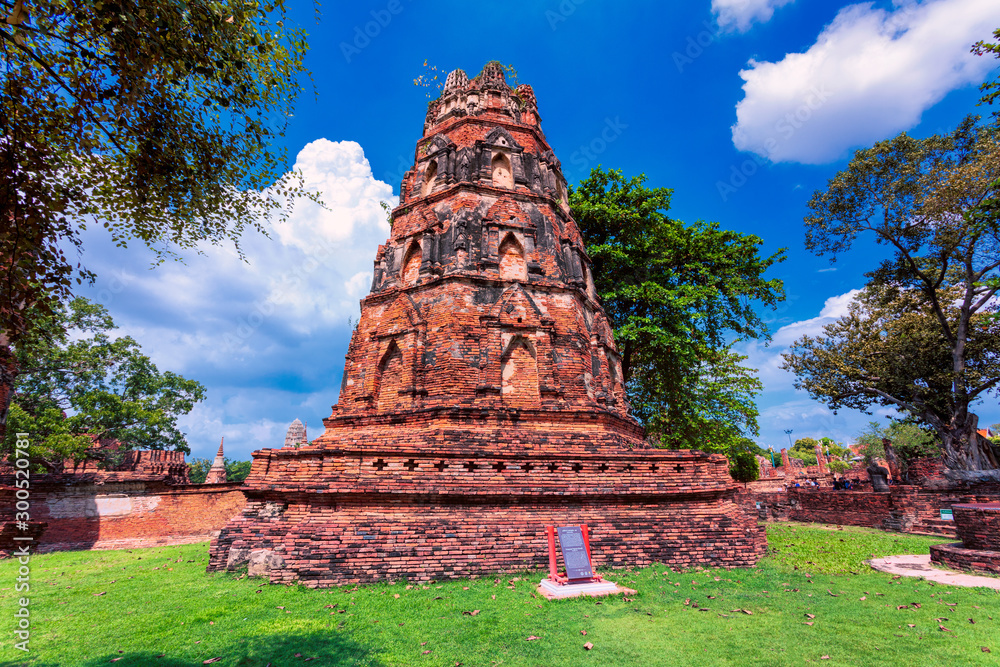 Crumbling structures at the ancient historic city of Ayutthaya
