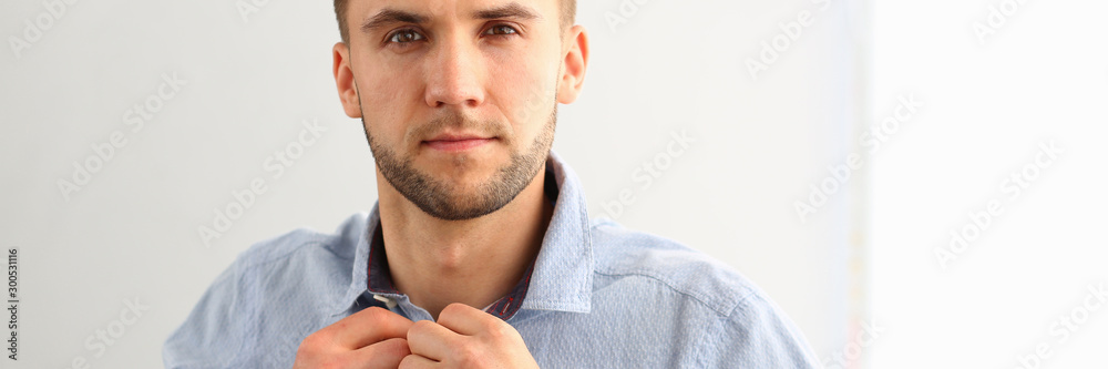 Obraz premium Serious handsome brunet