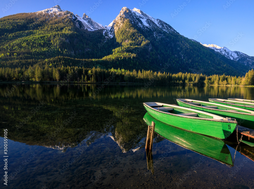 Obraz premium Sunrise at Hintersee Lake Ramsau Germany