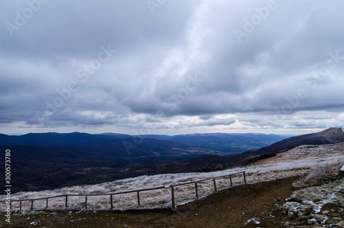 Fototapeta Naklejka Na Ścianę i Meble -  bieszczady zimową porą 