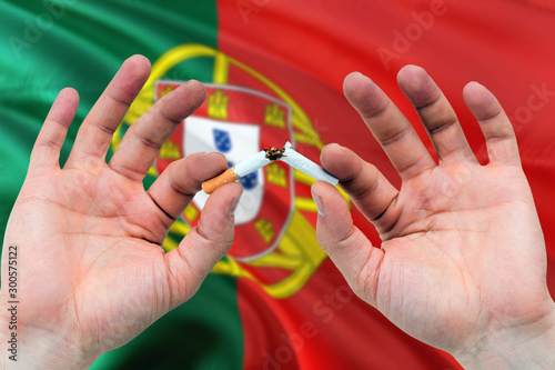 Cuadro en lienzo Portugal quit smoking cigarettes concept