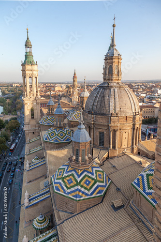 Vista aérea de la Basílica del Pilar en Zaragoza