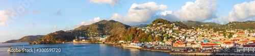 Grenada mit Blick auf St. George’s die Hauptstadt des Inselstaates Grenada in der Karibik, Panorama. photo
