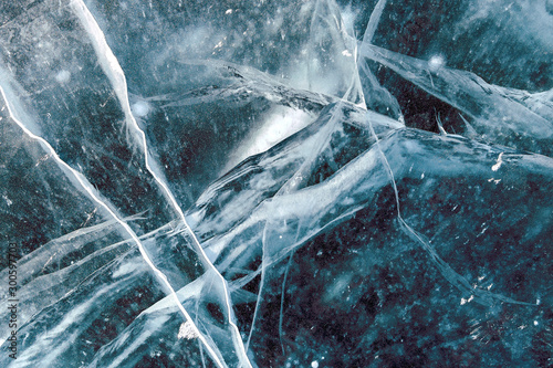 Fotografía Cacks in thick solid layer of ice of a frozen lake Baikal