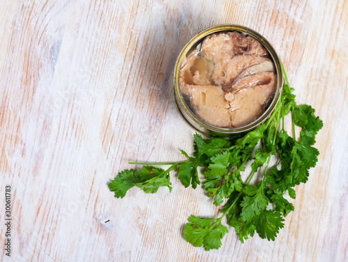 Canned humpback salmon and parsley