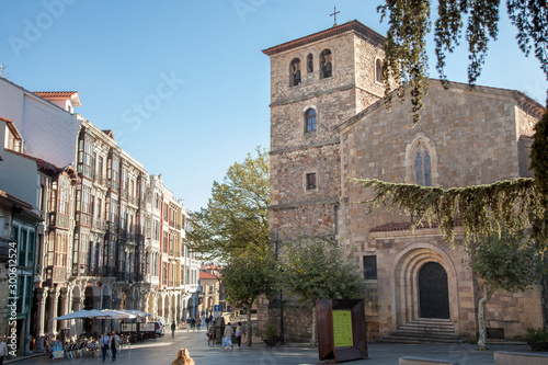 Wallpaper Mural Monumentalidad de Avilés Torontodigital.ca