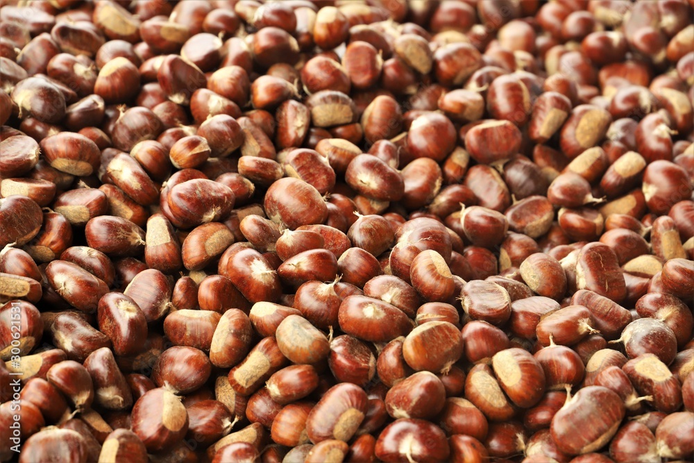 Obraz premium closeup of chestnuts on display at the market