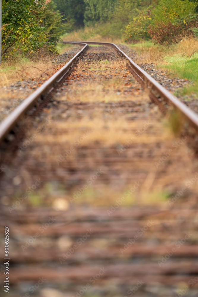Fototapeta premium Gleisanlage verliert sich gegen Horizont 