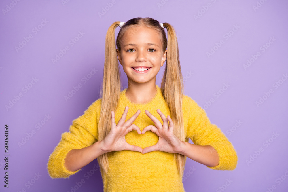 Photo of cheerful positive girl smiling toothily stylish trendy showing heart shape sign with fingers isolated pastel violet color background Photo of cheerful positive girl smiling toothily stylish trendy showing heart shape sign with fingers isolated pastel violet color background