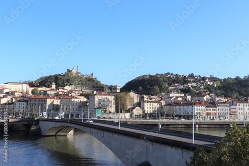 Le Pont De de Lattre de Tassigny dans la ville de Vienne - Département Isère - sur le fleuve Rhône