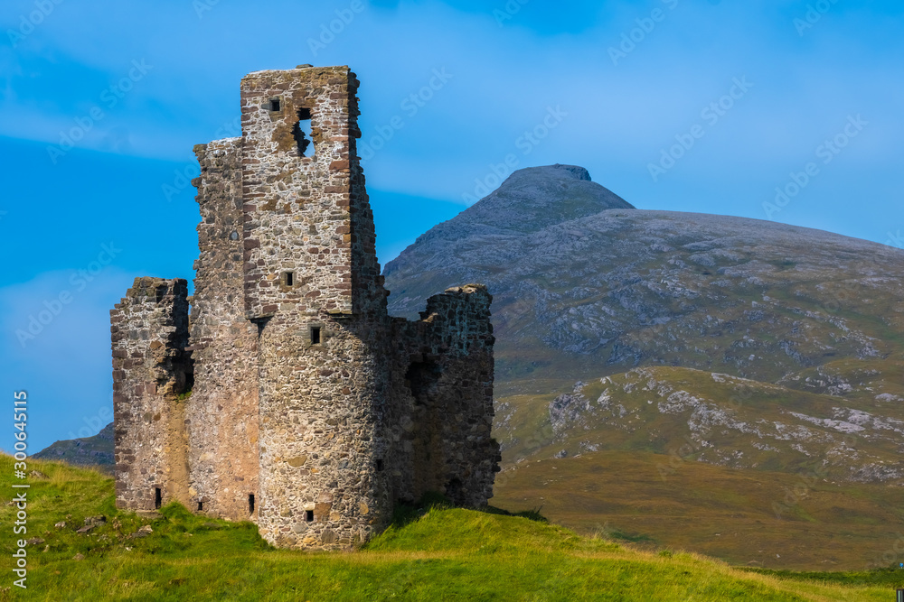 Mesmerizing ruins of Ardvreck Castle standing on a rocky promontory jutting out into Loch Assynt in Sutherland, Highlands of Scotland.